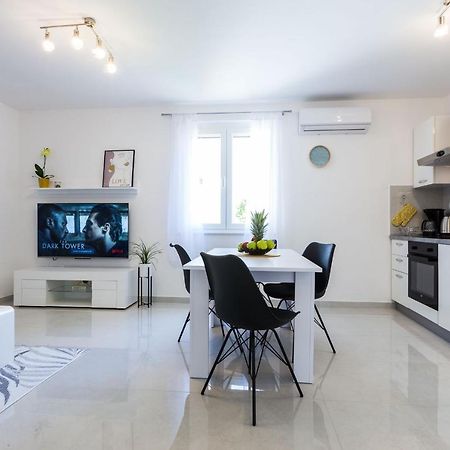 Petra Modern Apartment With Free Parking And Bbq Zadar Exteriér fotografie