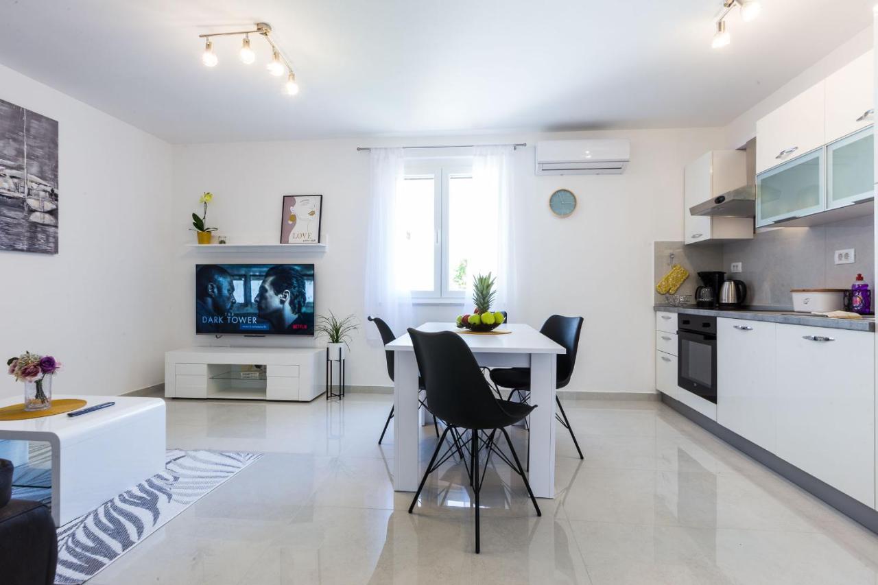 Petra Modern Apartment With Free Parking And Bbq Zadar Exteriér fotografie