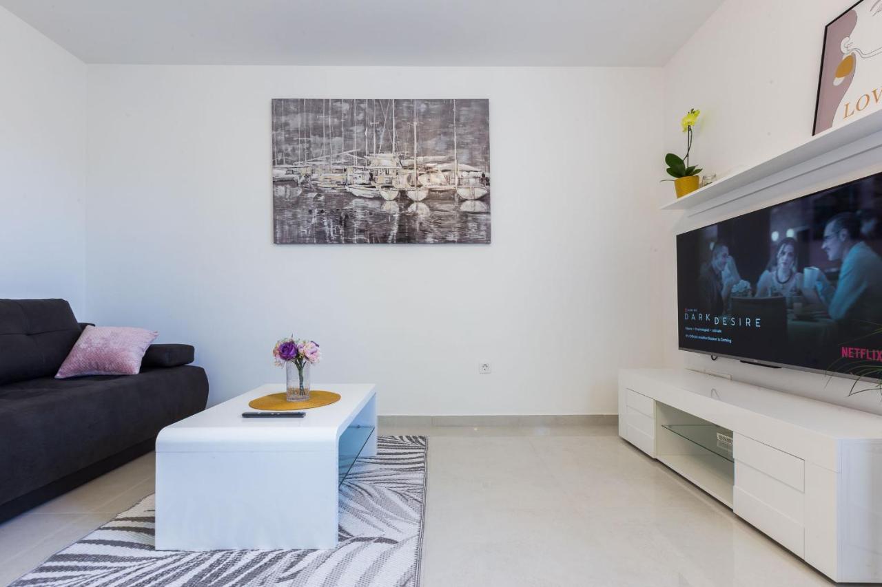 Petra Modern Apartment With Free Parking And Bbq Zadar Exteriér fotografie